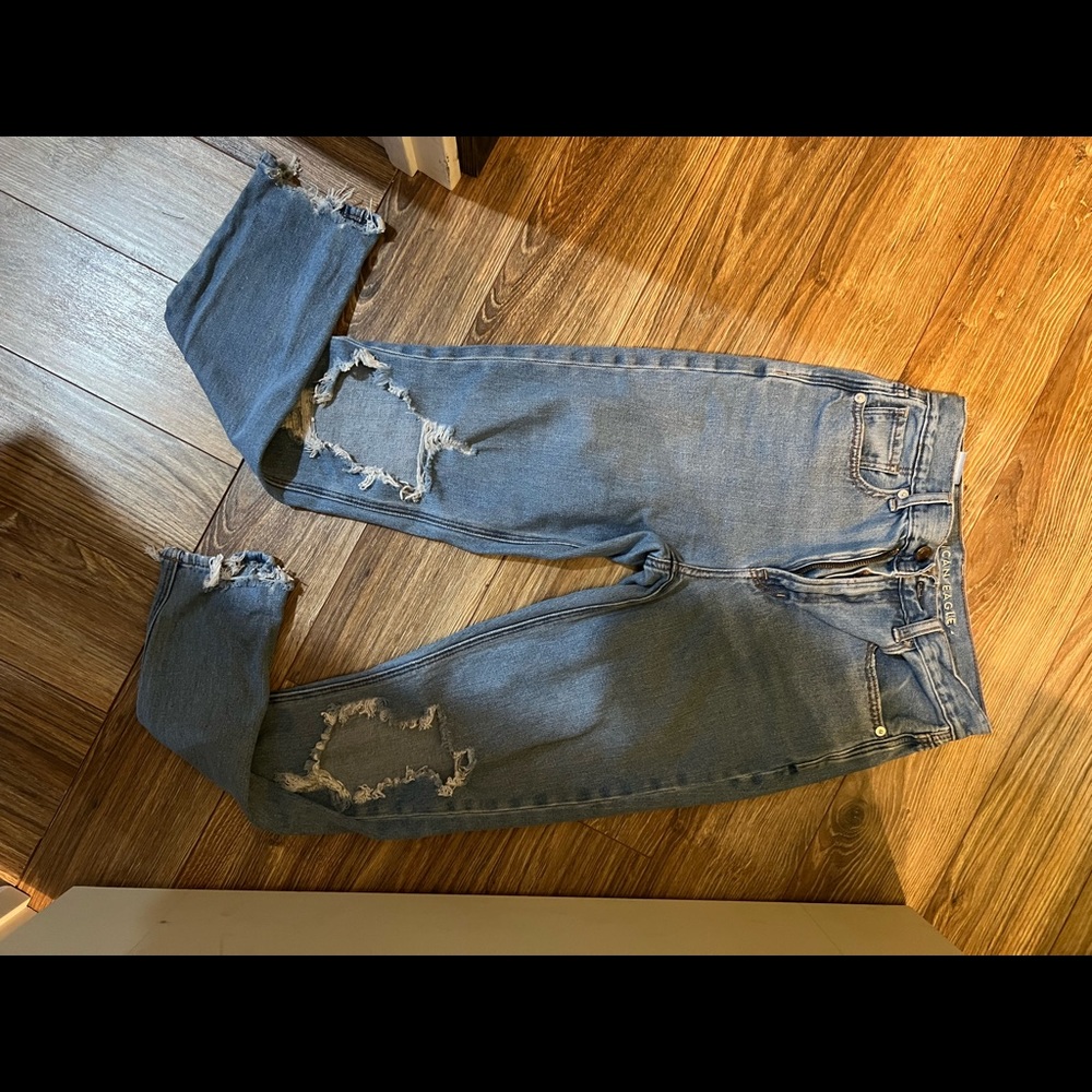 American Eagle Ripped Mom Jean